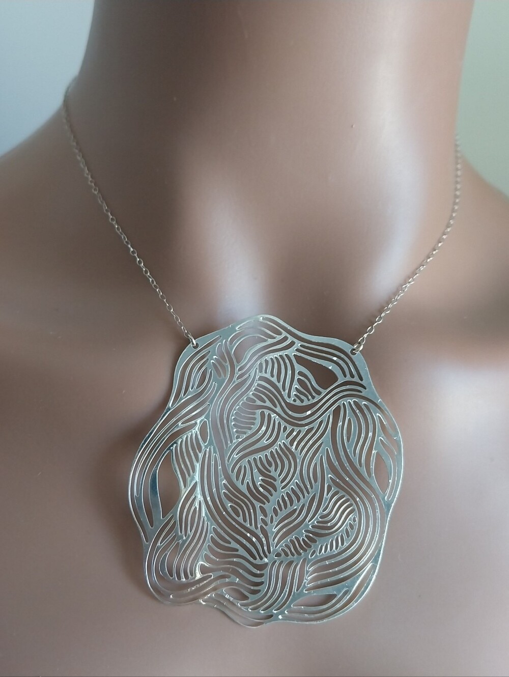 Intricate Silver Filigree Cutout Pendant Necklace - Women Jewelry - Picture 7 of 14